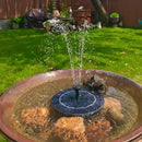Fonte de Água para Jardim Externo Movida a Energia Solar Bigstock